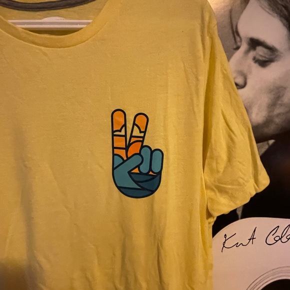 3/$25 Old Navy Tee - Picture 3 of 3